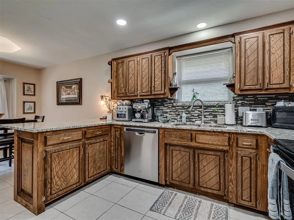 Photo 12 — 6904 Elk Canyon Road, Oklahoma City, OK 73162