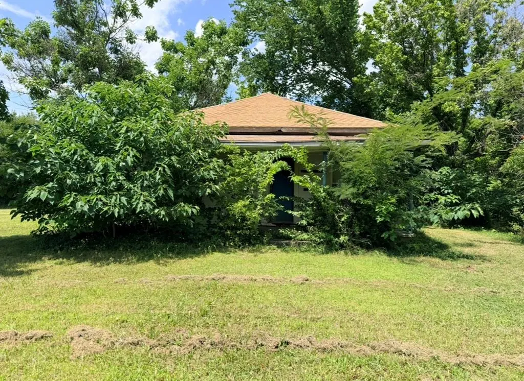 Photo 2 — 619 W 7th Street, Stroud, OK 74079