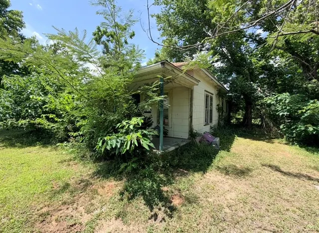 Photo 3 — 619 W 7th Street, Stroud, OK 74079