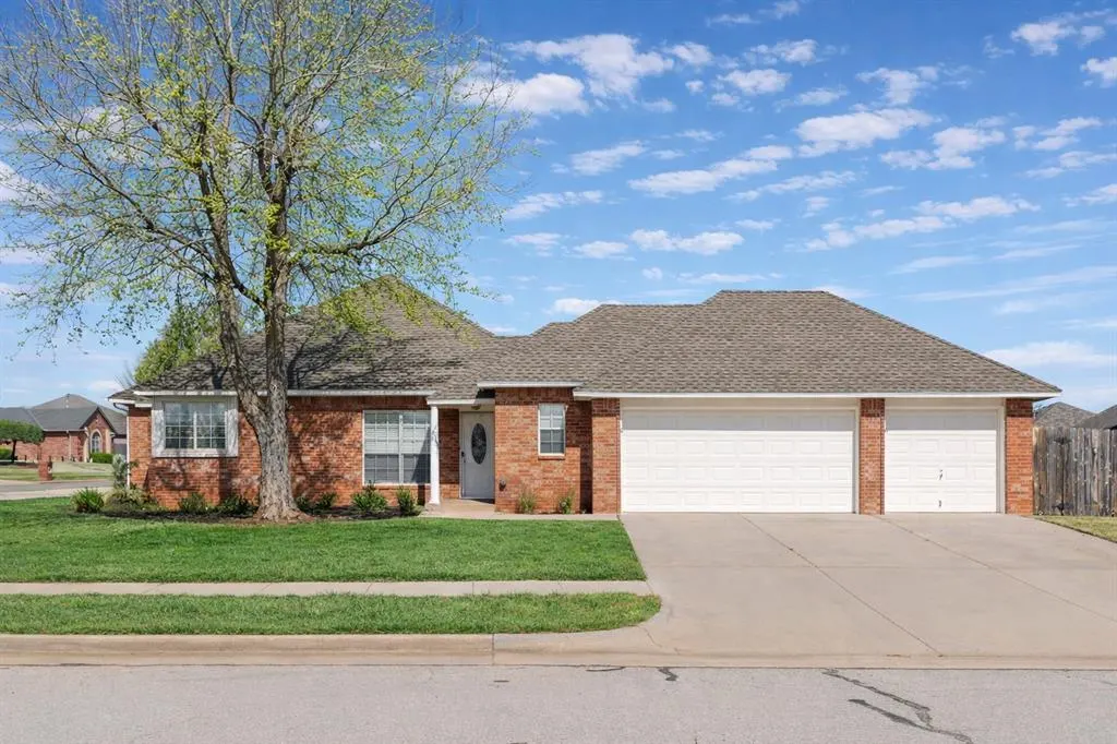 Photo 9 — 12700 Sutton Hill Road, Oklahoma City, OK 73142