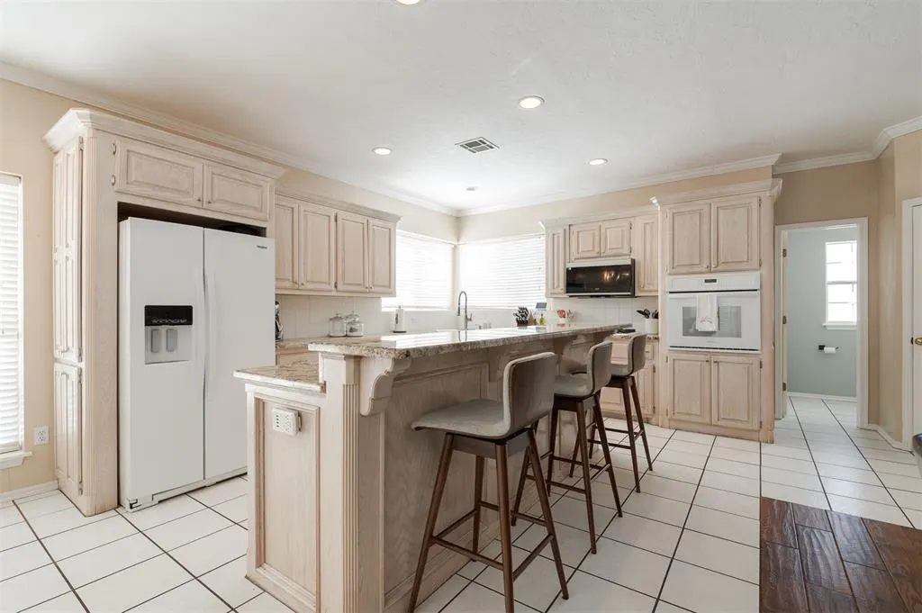 Photo 4 — 12700 Sutton Hill Road, Oklahoma City, OK 73142