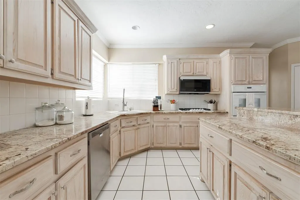 Photo 17 — 12700 Sutton Hill Road, Oklahoma City, OK 73142