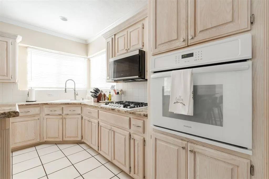 Photo 19 — 12700 Sutton Hill Road, Oklahoma City, OK 73142