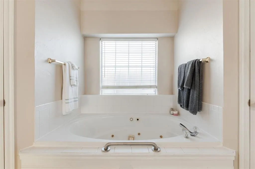 Photo 36 — 12700 Sutton Hill Road, Oklahoma City, OK 73142