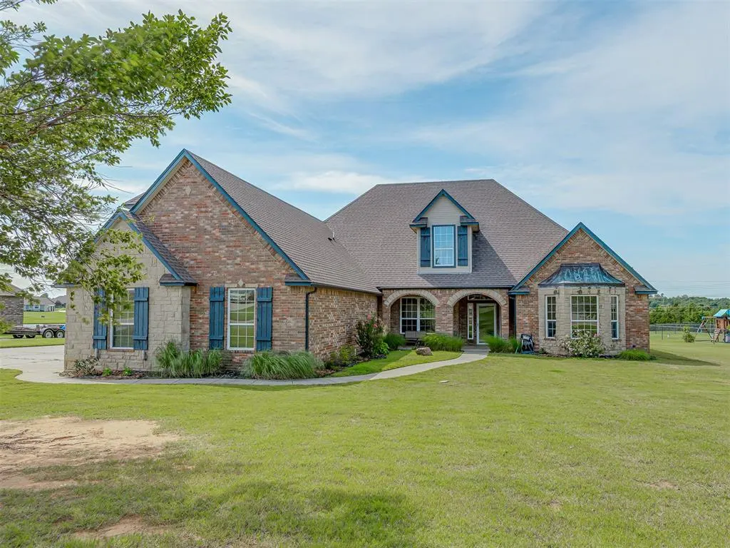 Front exterior — 935 Silver Chase Drive, Choctaw, OK 73020