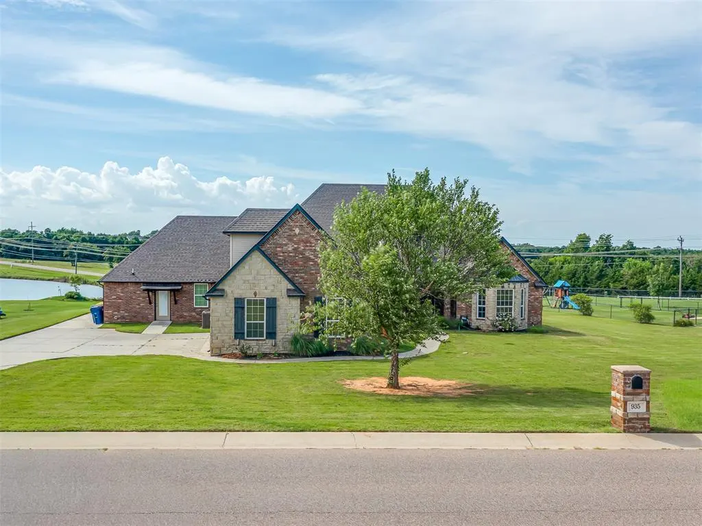 Photo 2 — 935 Silver Chase Drive, Choctaw, OK 73020
