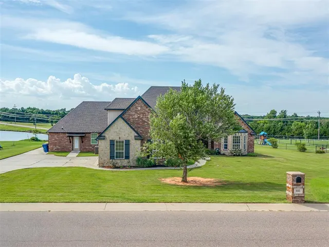 Photo 2 — 935 Silver Chase Drive, Choctaw, OK 73020