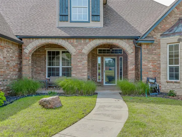 Photo 3 — 935 Silver Chase Drive, Choctaw, OK 73020