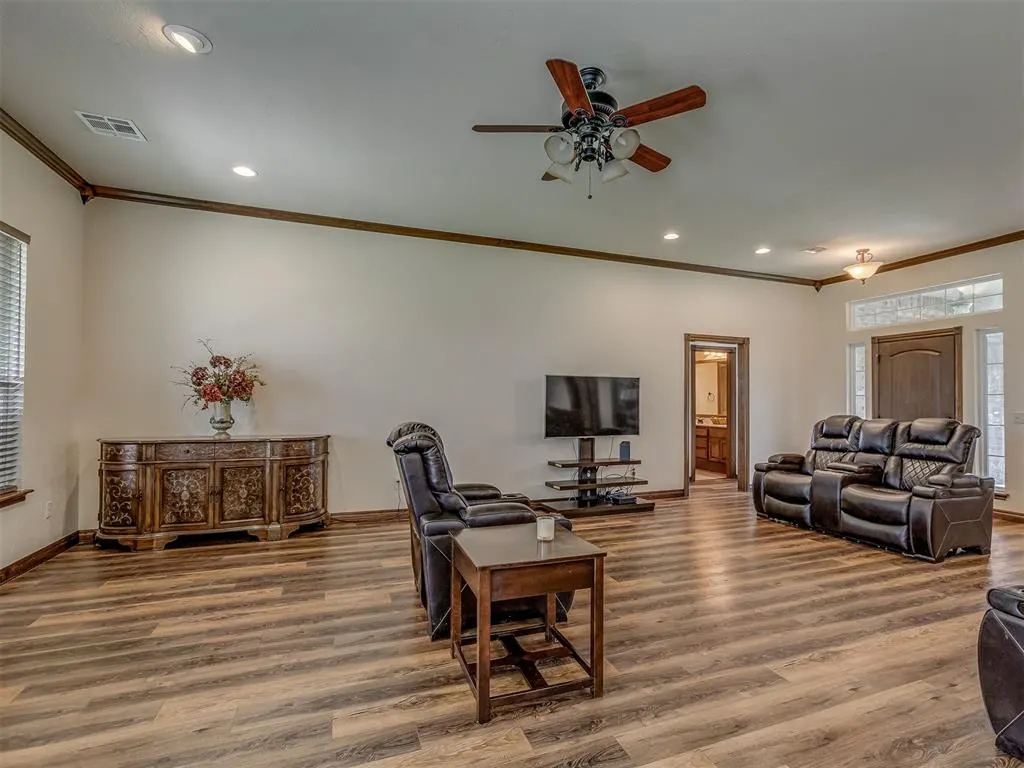 Photo 7 — 935 Silver Chase Drive, Choctaw, OK 73020
