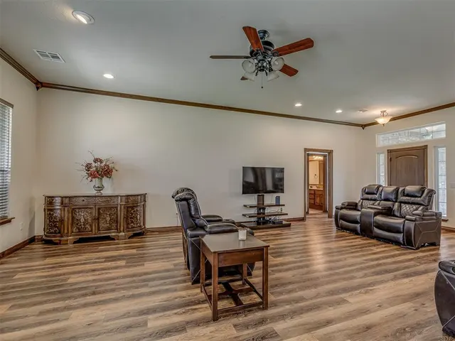 Photo 7 — 935 Silver Chase Drive, Choctaw, OK 73020