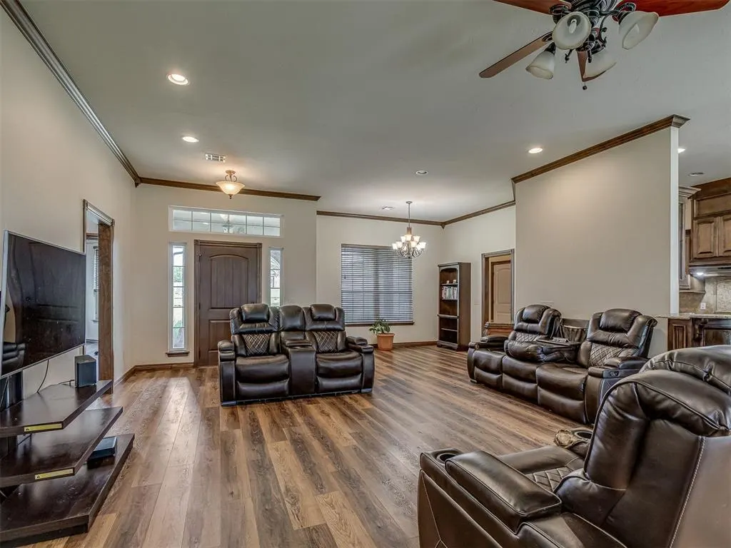 Photo 8 — 935 Silver Chase Drive, Choctaw, OK 73020