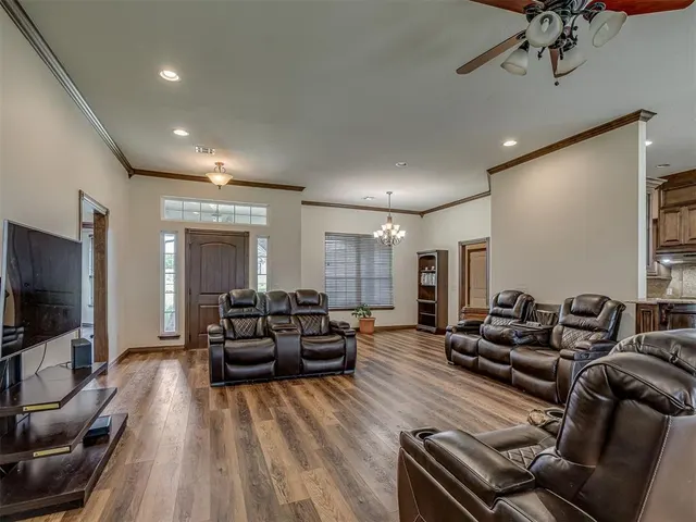 Photo 8 — 935 Silver Chase Drive, Choctaw, OK 73020