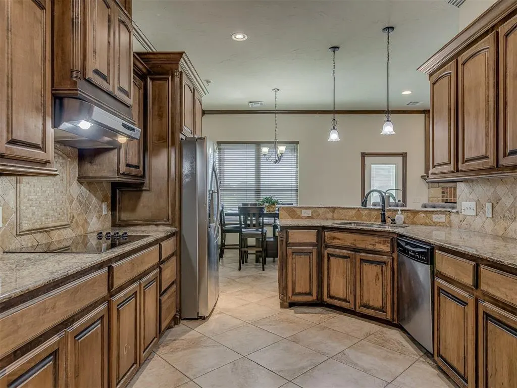 Photo 12 — 935 Silver Chase Drive, Choctaw, OK 73020