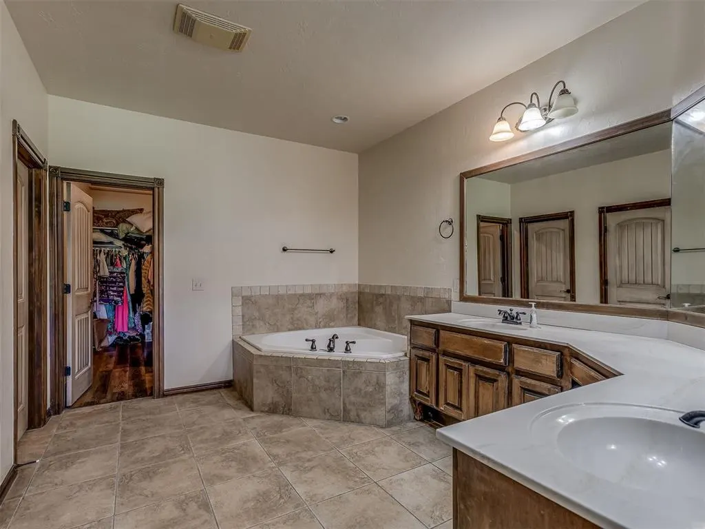 Photo 18 — 935 Silver Chase Drive, Choctaw, OK 73020