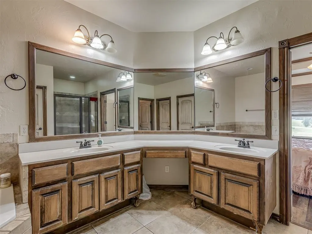 Photo 19 — 935 Silver Chase Drive, Choctaw, OK 73020