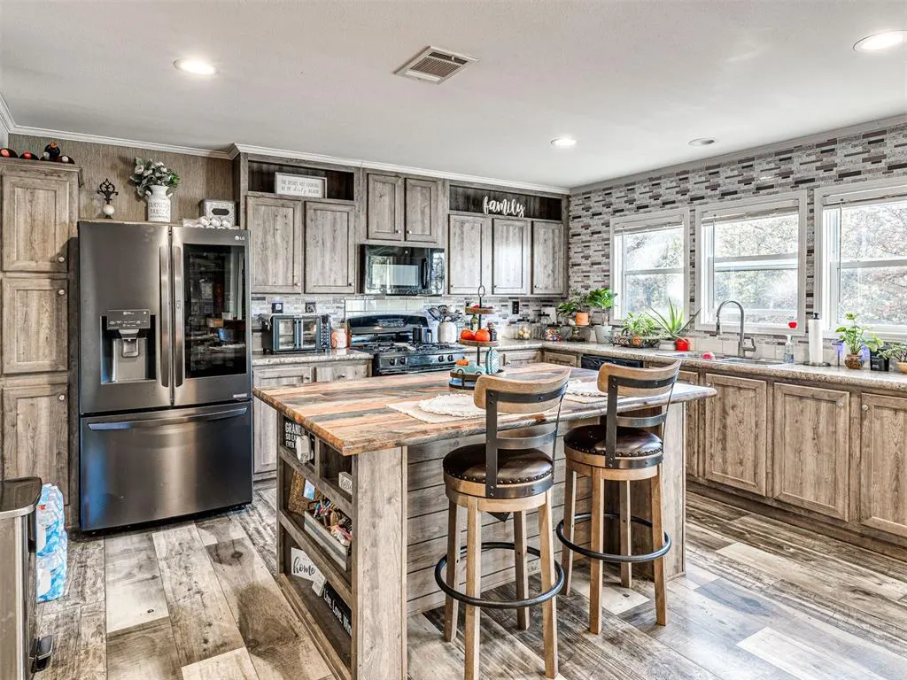 Photo 2 — 1916 SE 138th Avenue, Norman, OK 73026
