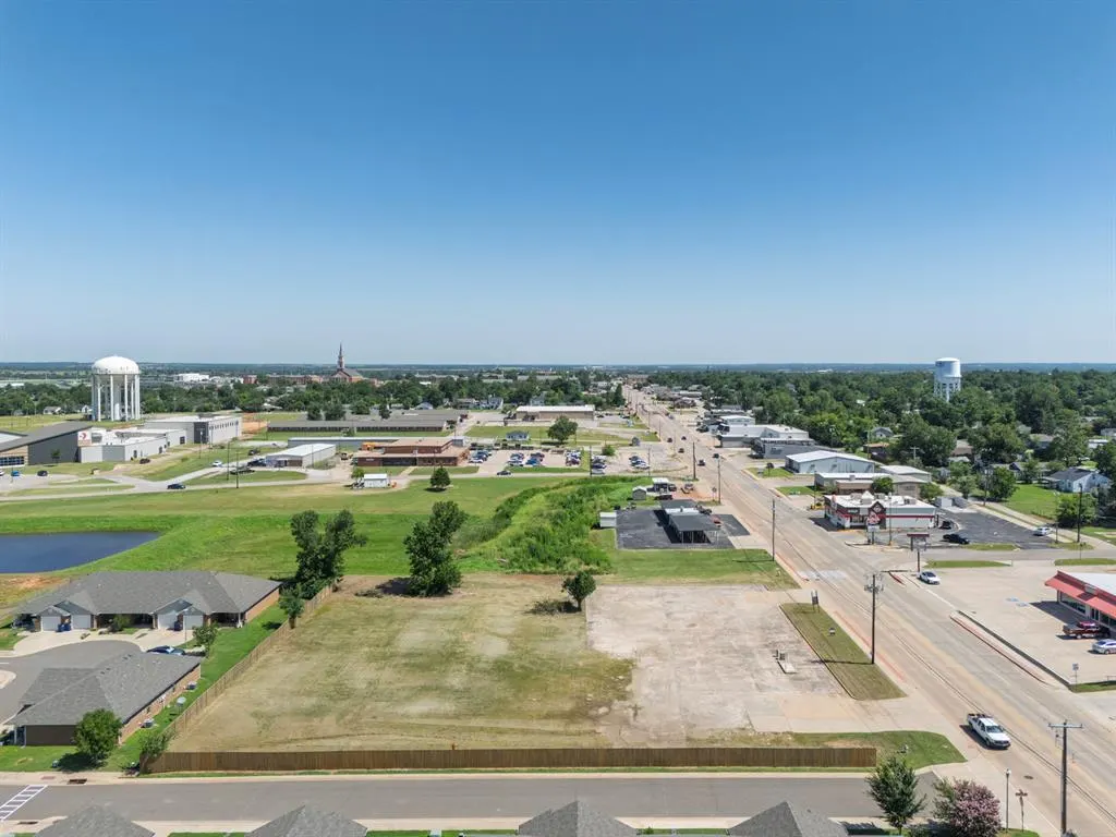 Photo 8 — 1718 N Kickapoo Avenue, Shawnee, OK 74804