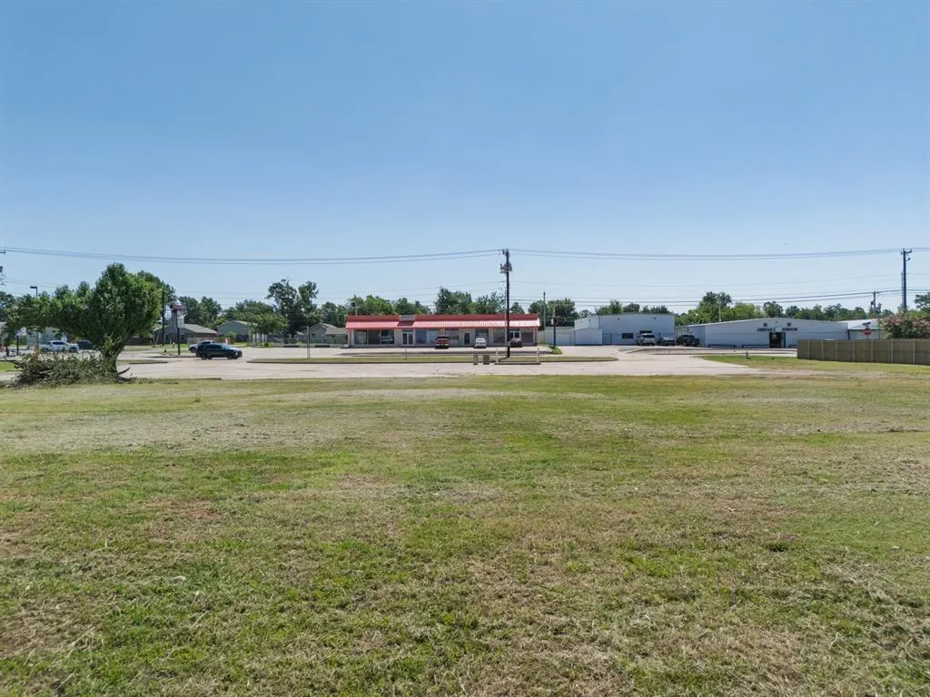 Photo 12 — 1718 N Kickapoo Avenue, Shawnee, OK 74804