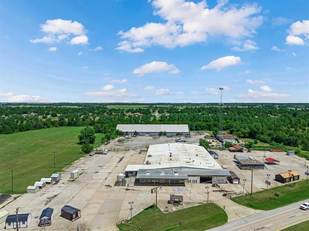 Photo 11 — 1515 E Main Street, Yukon, OK 73099