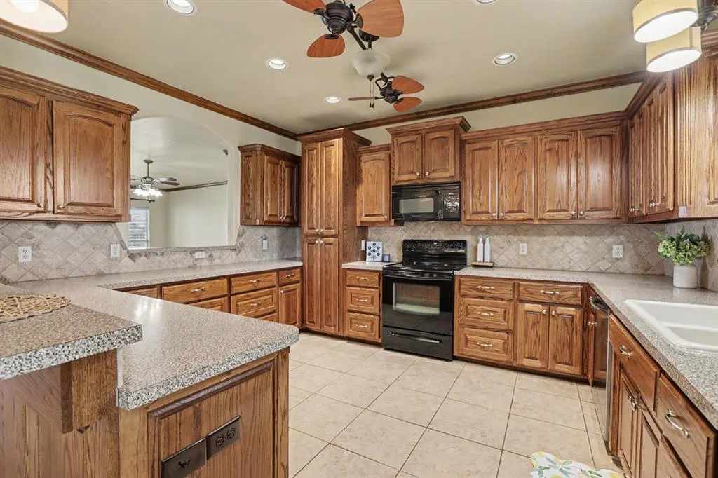 Photo 13 — 2560 Tori Lane, Newcastle, OK 73065