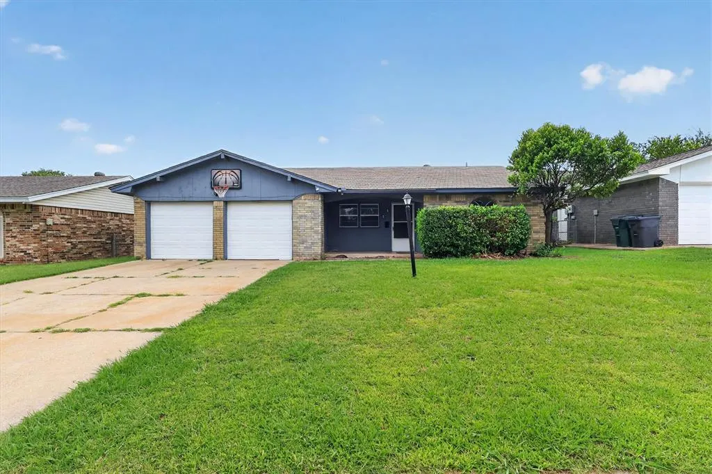 Photo 4 — 811 Ridgeway Drive, Yukon, OK 73099