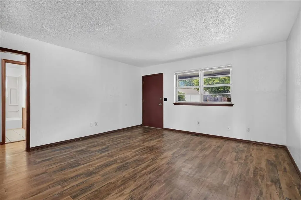 Photo 8 — 811 Ridgeway Drive, Yukon, OK 73099