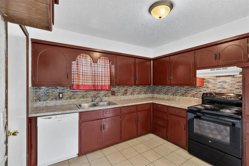 Photo 14 — 811 Ridgeway Drive, Yukon, OK 73099