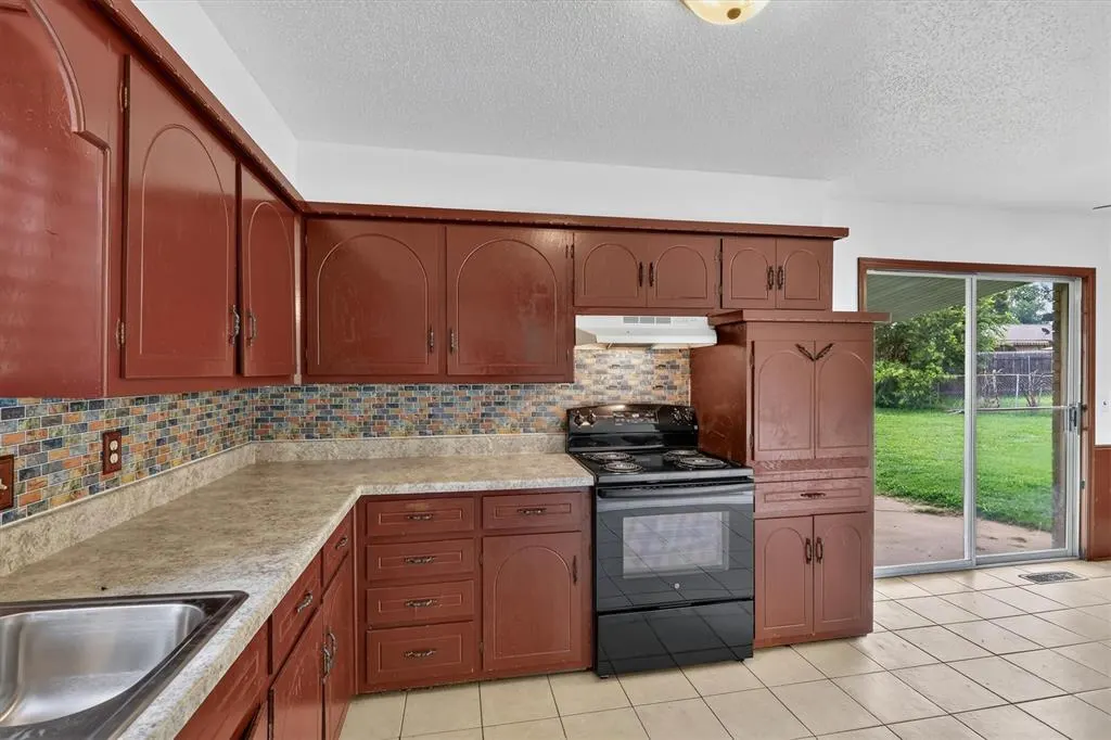 Photo 16 — 811 Ridgeway Drive, Yukon, OK 73099