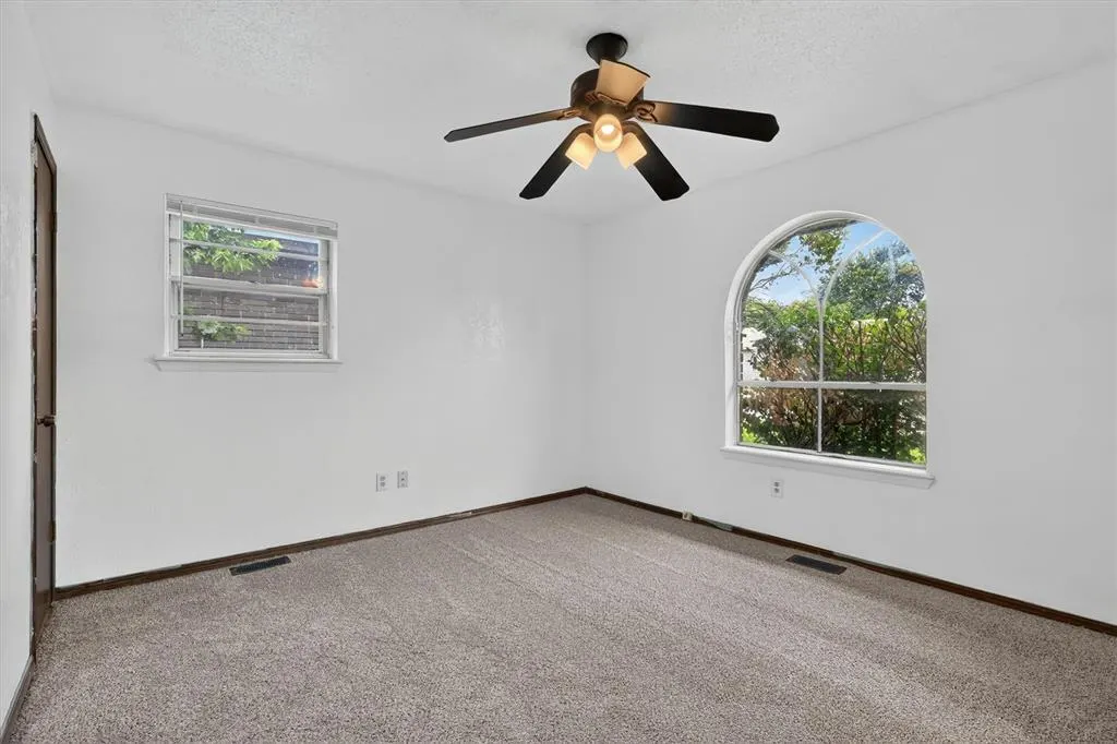 Photo 18 — 811 Ridgeway Drive, Yukon, OK 73099