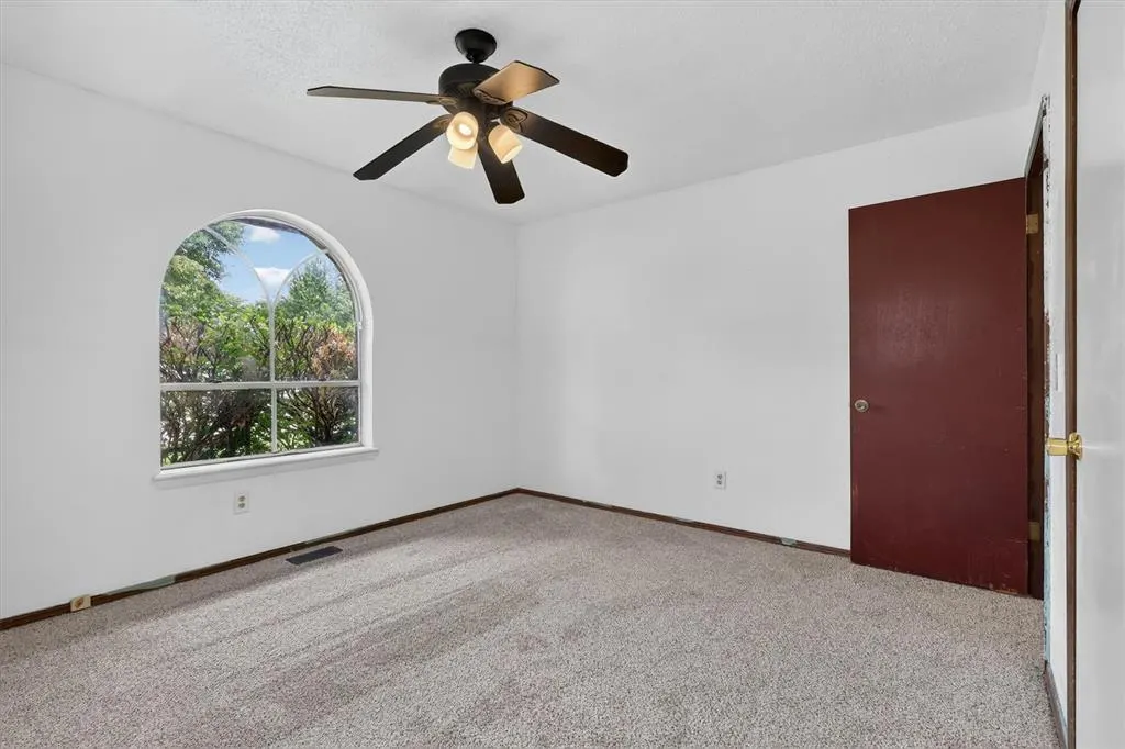 Photo 21 — 811 Ridgeway Drive, Yukon, OK 73099