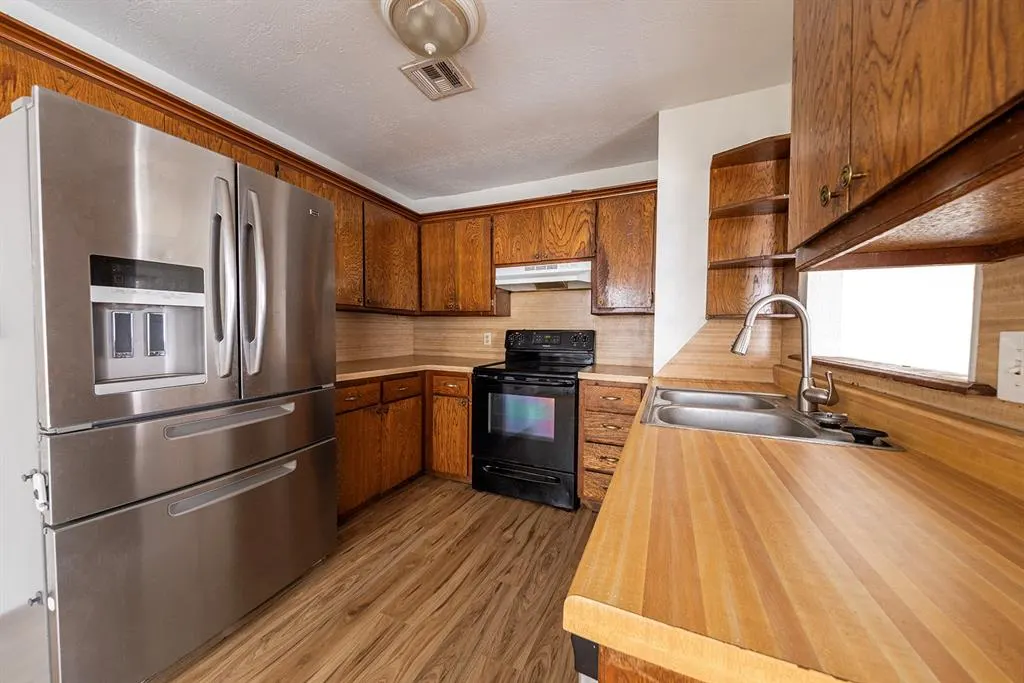 Photo 4 — 1113 Swan Lake Road, Edmond, OK 73003
