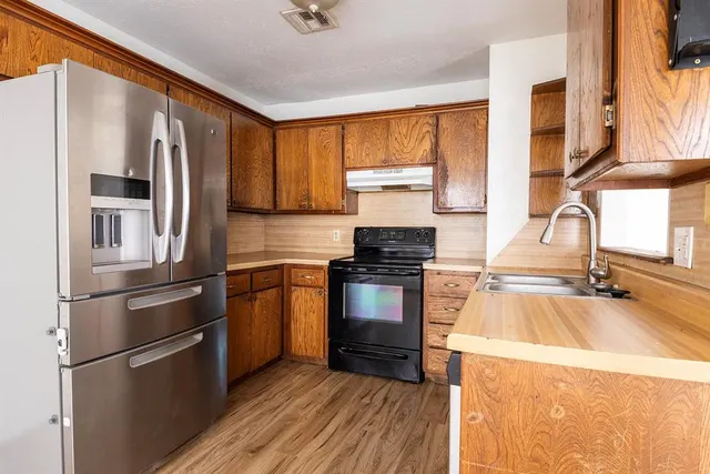 Photo 5 — 1113 Swan Lake Road, Edmond, OK 73003