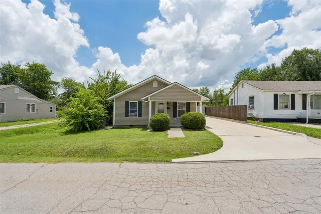 Photo 2 — 11 W Pulaski Street, Shawnee, OK 74804