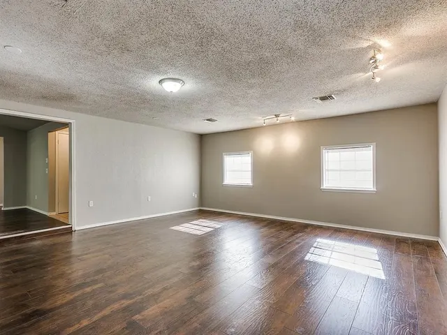 Photo 4 — 1300 San Fidel Lane, Edmond, OK 73003
