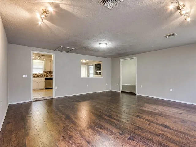 Photo 6 — 1300 San Fidel Lane, Edmond, OK 73003