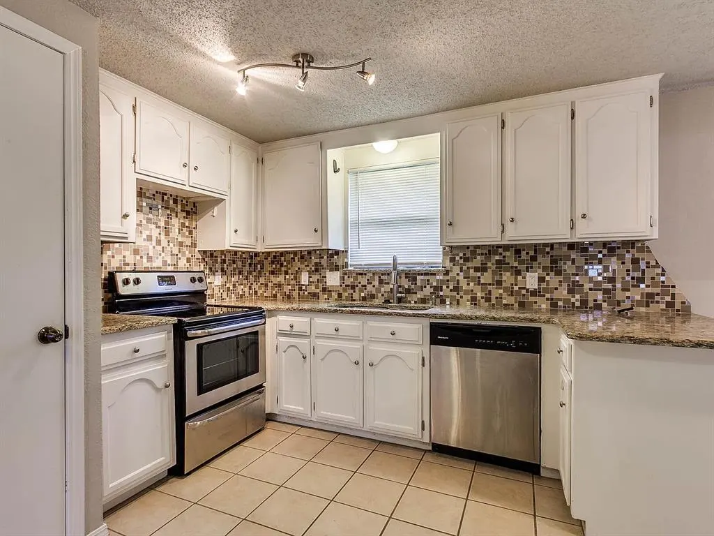 Photo 7 — 1300 San Fidel Lane, Edmond, OK 73003