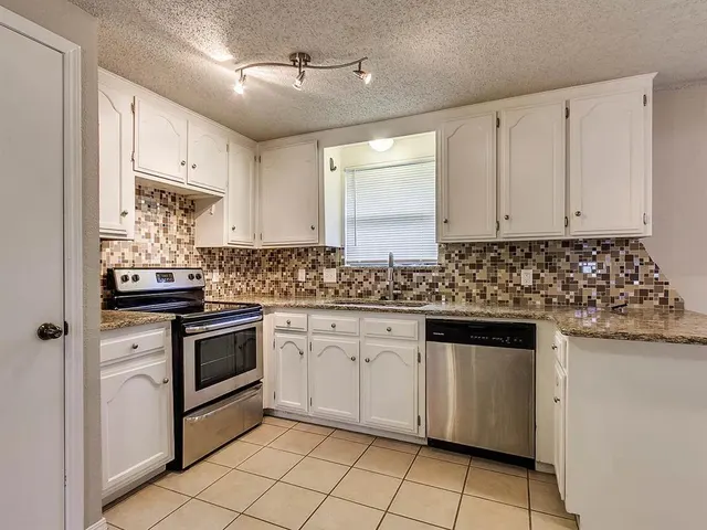 Photo 7 — 1300 San Fidel Lane, Edmond, OK 73003