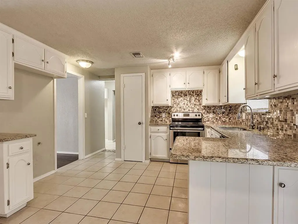 Photo 8 — 1300 San Fidel Lane, Edmond, OK 73003