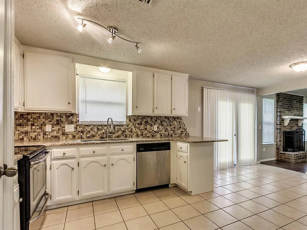 Photo 9 — 1300 San Fidel Lane, Edmond, OK 73003