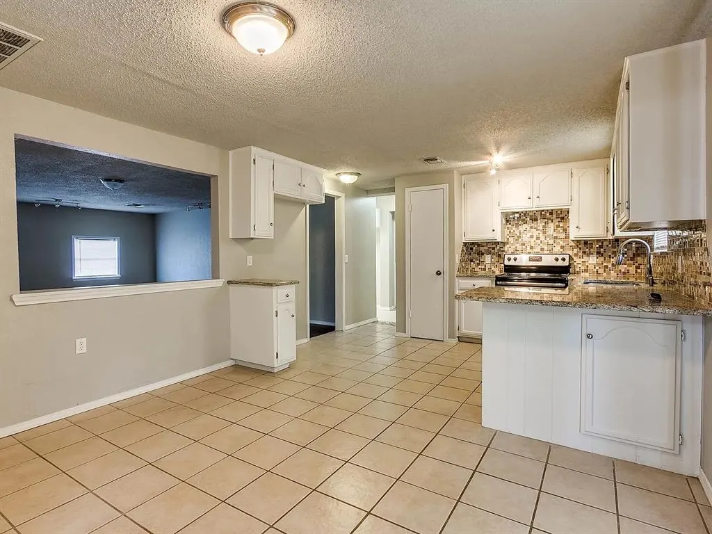 Photo 10 — 1300 San Fidel Lane, Edmond, OK 73003