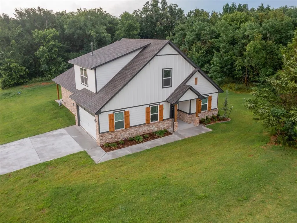 Photo 2 — 9881 Livingston Road, Edmond, OK 73025