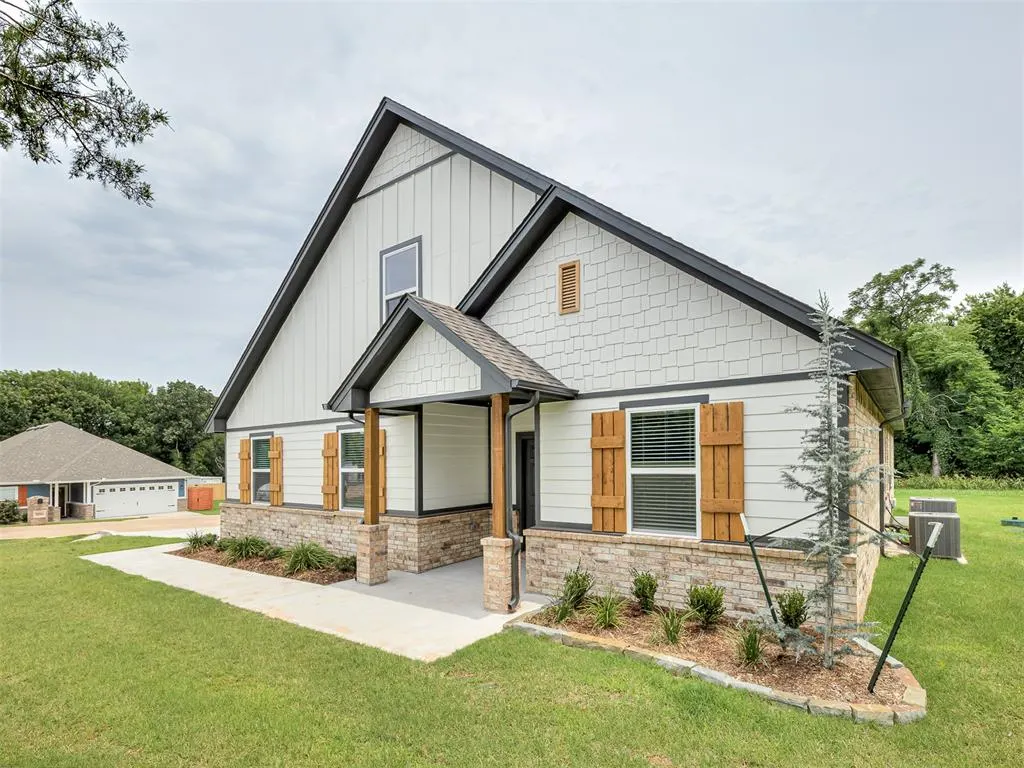 Photo 3 — 9881 Livingston Road, Edmond, OK 73025