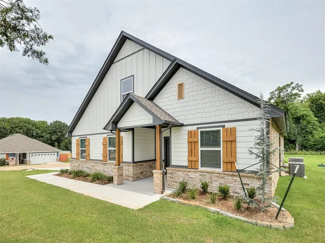Photo 3 — 9881 Livingston Road, Edmond, OK 73025