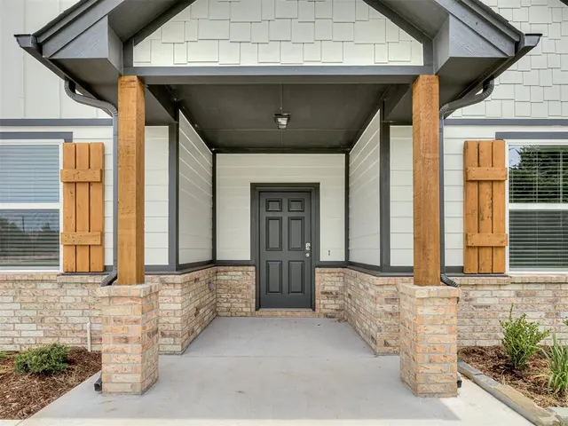 Photo 5 — 9881 Livingston Road, Edmond, OK 73025