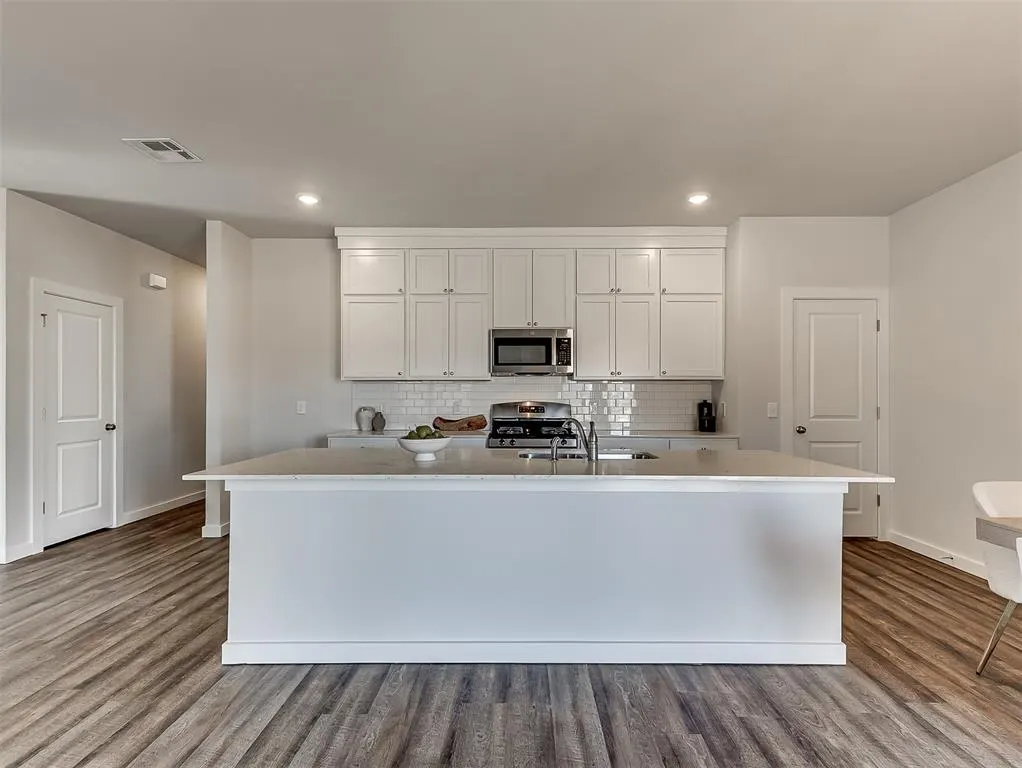 Photo 10 — 9881 Livingston Road, Edmond, OK 73025