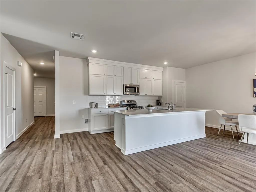 Photo 11 — 9881 Livingston Road, Edmond, OK 73025