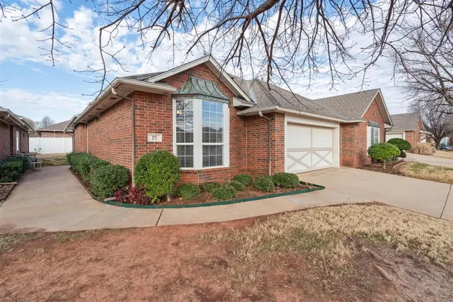 Photo 4 — 25 Red Admiral Way, Edmond, OK 73013