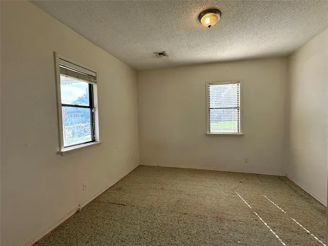 Photo 2 — 321 W 1st Street, Elk City, OK 73644