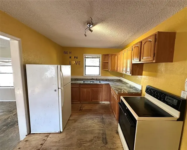 Photo 4 — 321 W 1st Street, Elk City, OK 73644