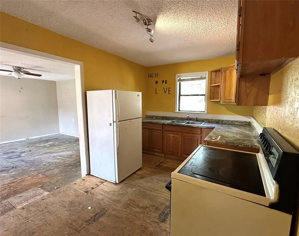 Photo 5 — 321 W 1st Street, Elk City, OK 73644